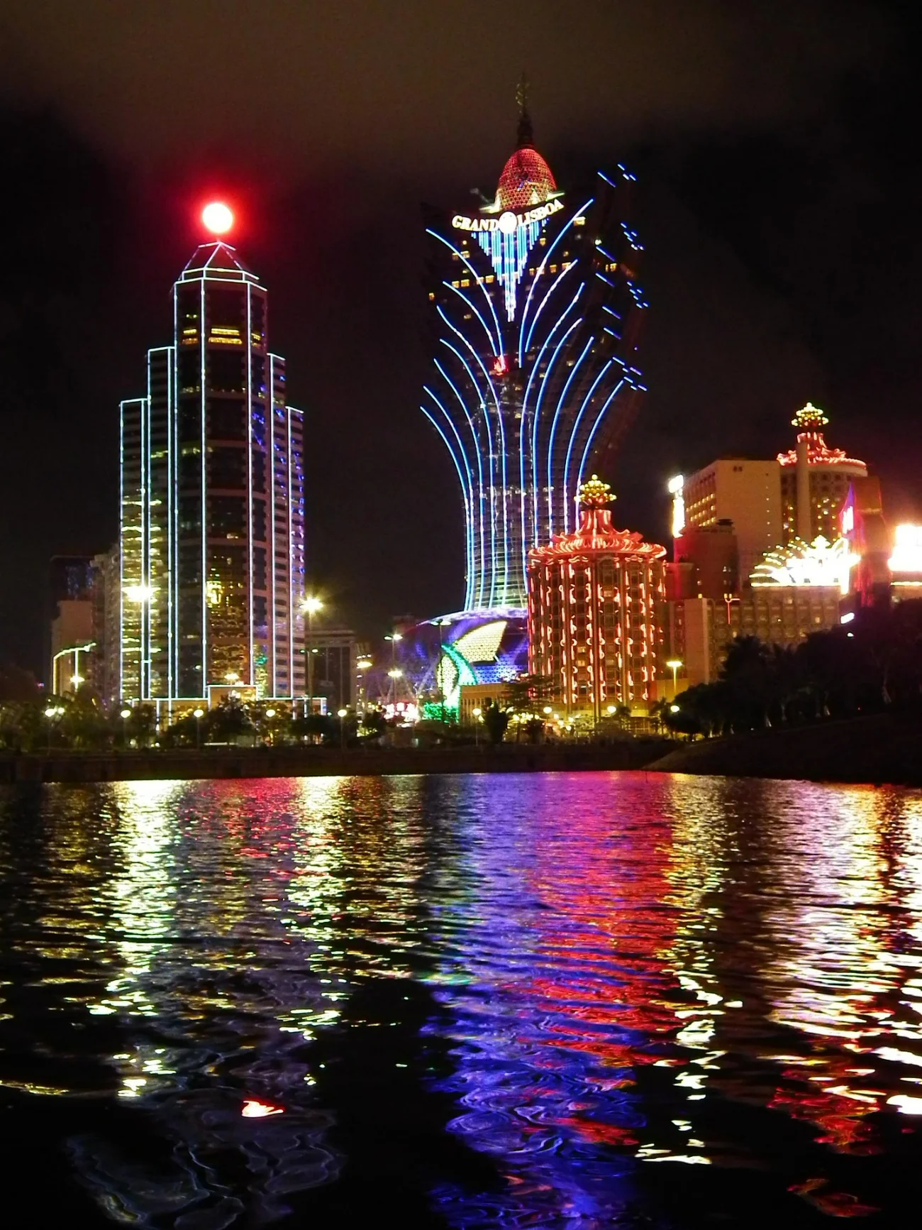 Three-parks-One-movement-The-experiment-that-will-show-whether-SNIFR-can-step-out-of-the-screen-swissbanana-macau